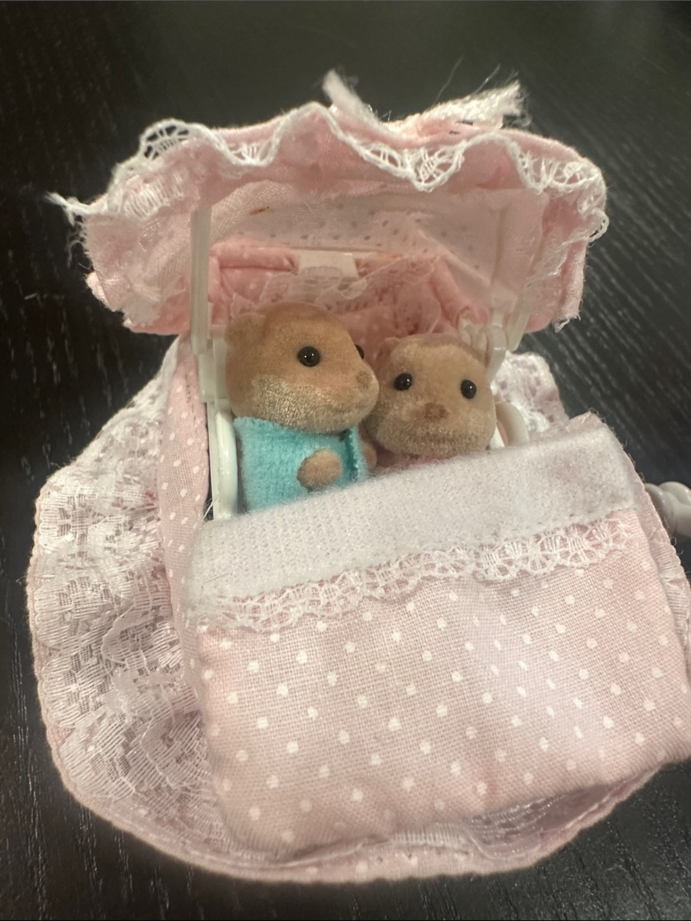 Calico Critters Otter Family with baby Accessories - Picture 5 of 5
